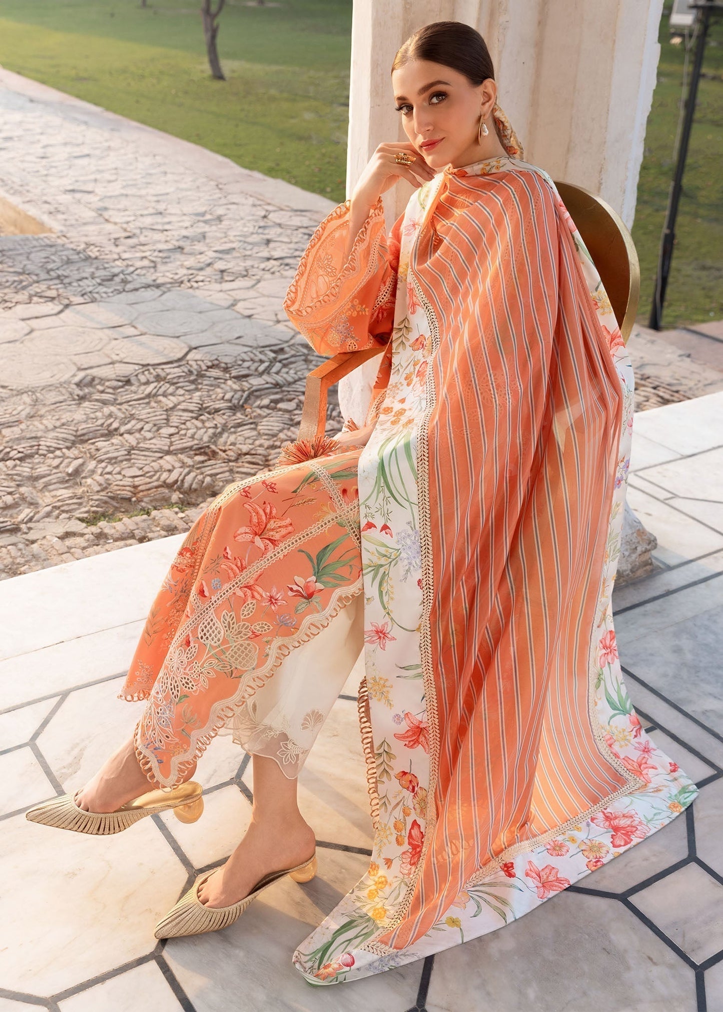 Unstitched 3 Pec Digital Printing & Embroidered Lawn Suit With Printed Polly Lawn Dupatta