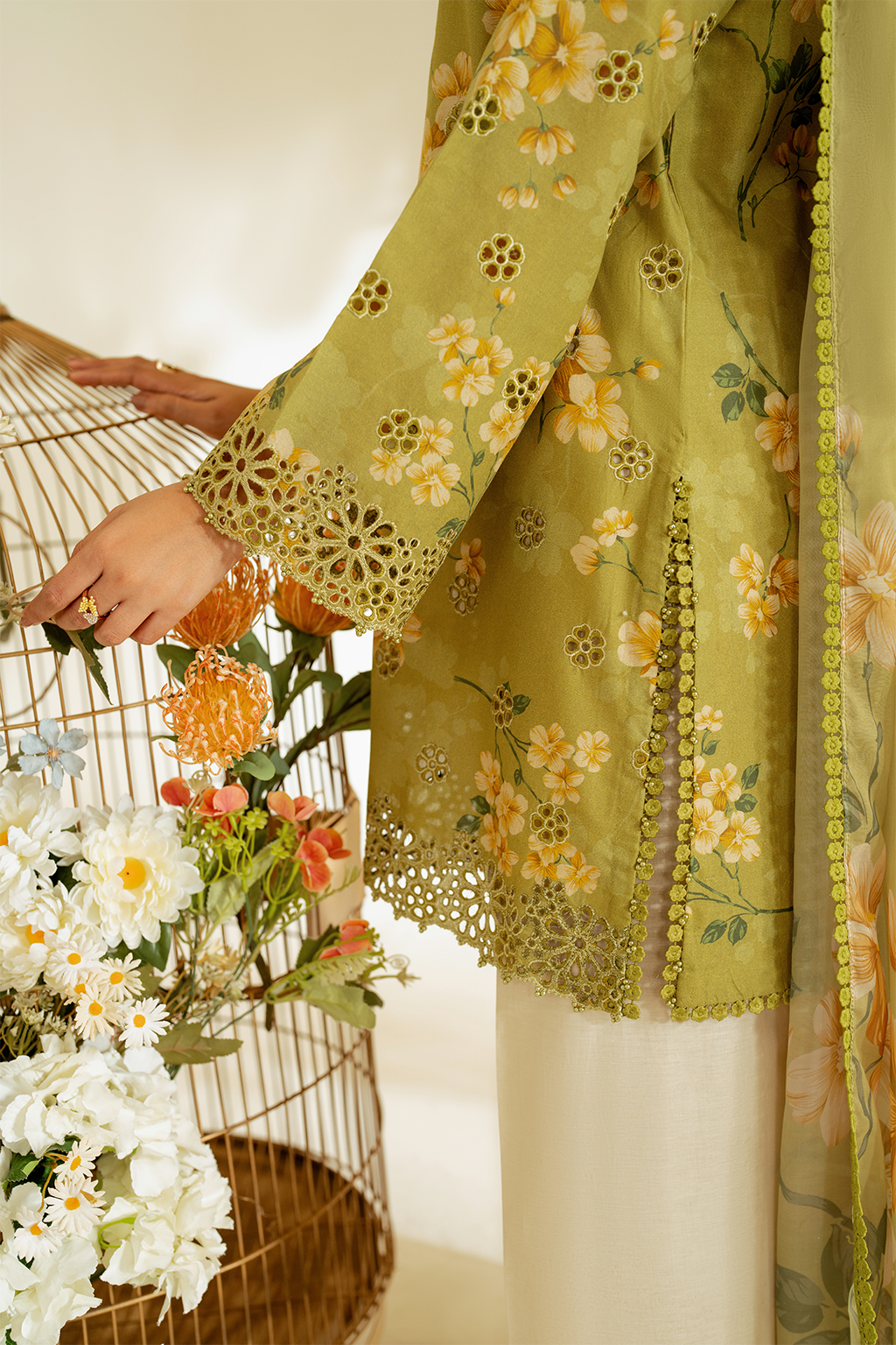 Unstitched 3 Pec Digital Printing & Embroidered Lawn Suit With Printed Polly Lawn Dupatta
