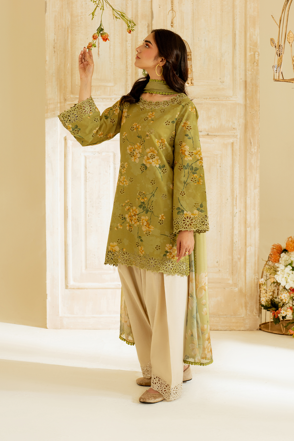 Unstitched 3 Pec Digital Printing & Embroidered Lawn Suit With Printed Polly Lawn Dupatta