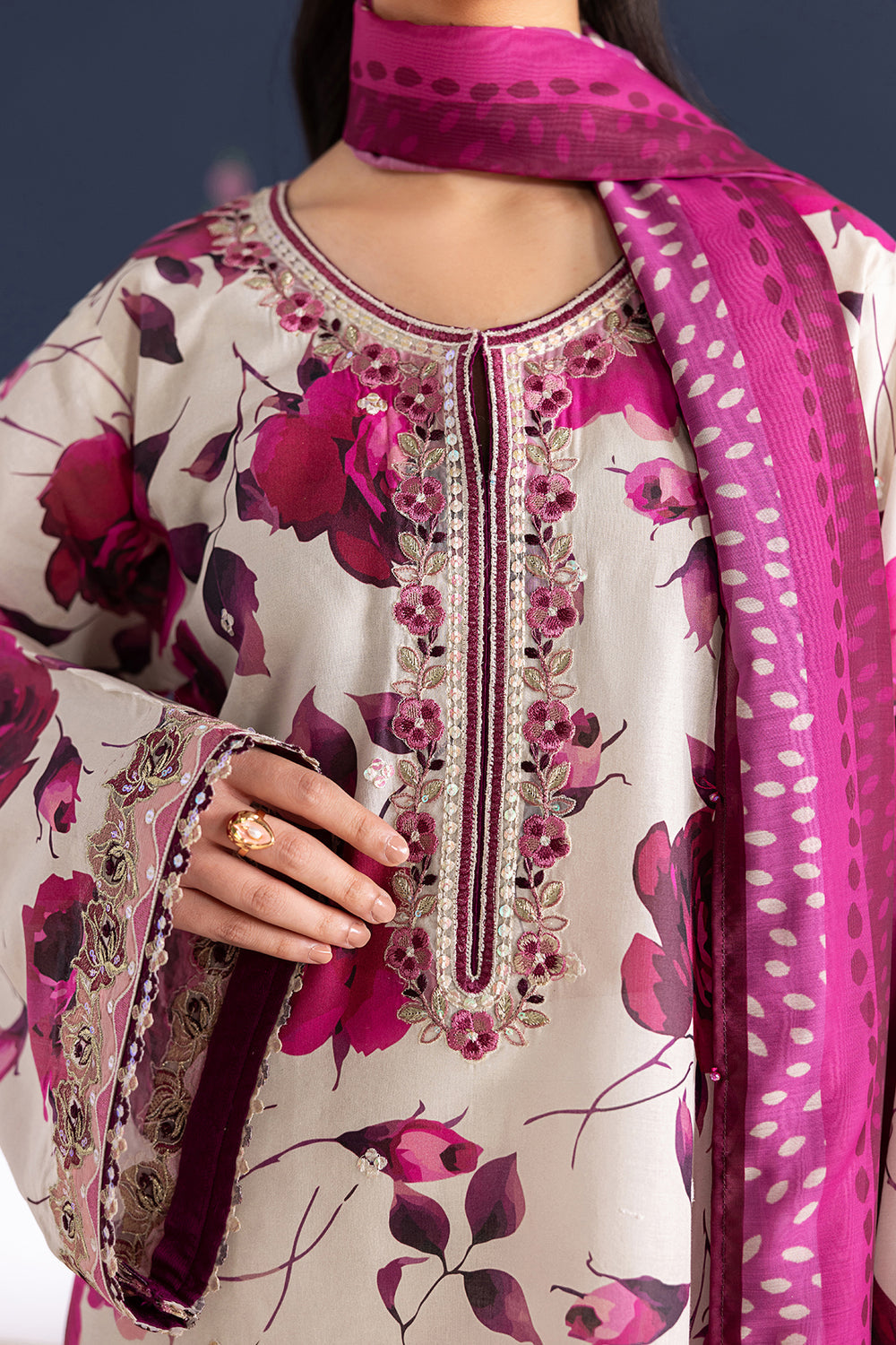 Unstitched 3 Pec Digital Printing & Embroidered Lawn Suit With Printed Lawn Dupatta