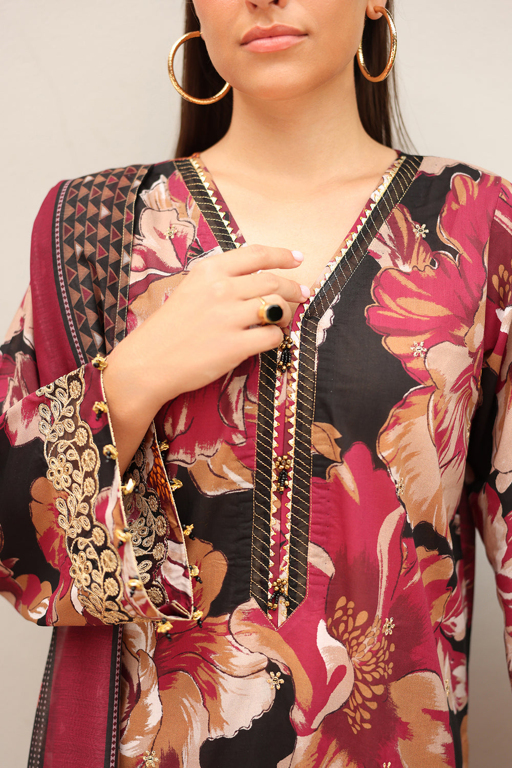 Unstitched 3 Piece Digital Printed Khaddar Suit With Printed Khaddar Dupatta