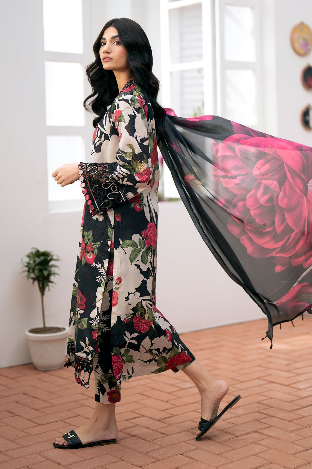 Unstitched 3 Piece Digital Printed Khaddar Suit With Printed Khaddar Dupatta