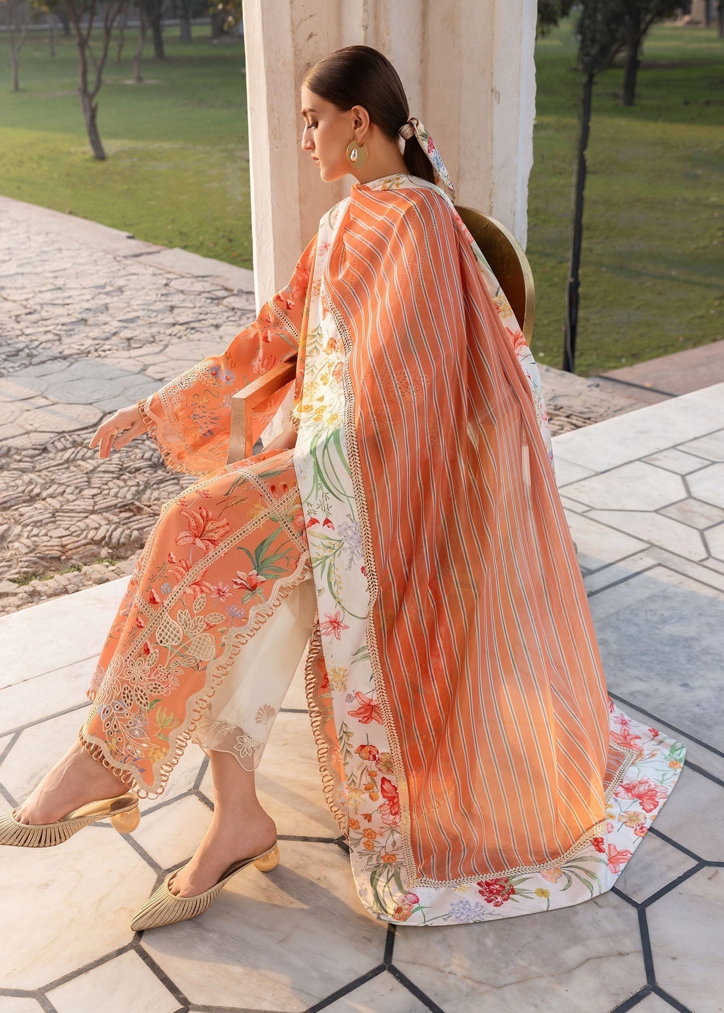 Unstitched 3 Pec Digital Printing & Embroidered Lawn Suit With Printed Polly Lawn Dupatta